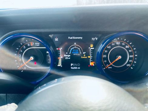 Used 2018 Jeep Wrangler Unlimited Sahara image 5