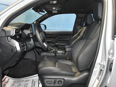 Used 2025 Toyota 4Runner TRD Off-Road Premium AWD/4WD image 7