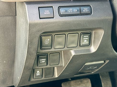 Used 2024 Nissan Frontier SV w/ SV Convenience Package image 17