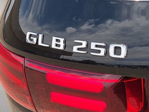 Used 2025 Mercedes-Benz GLB 250 image 16