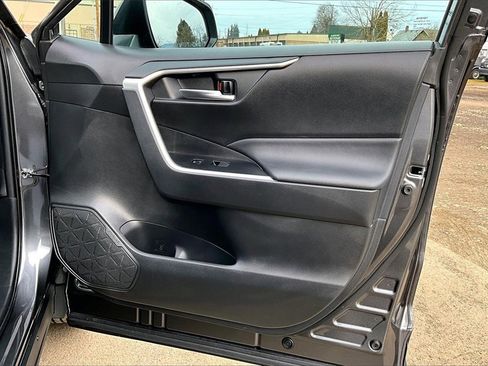 Used 2021 Toyota RAV4 XLE image 24