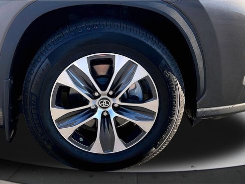 Used 2022 Toyota Highlander XLE image 36