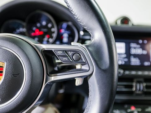 Certified 2021 Porsche Macan image 16