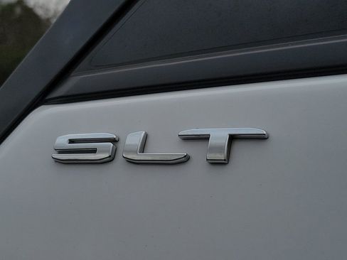 Used 2022 GMC Terrain SLT image 38