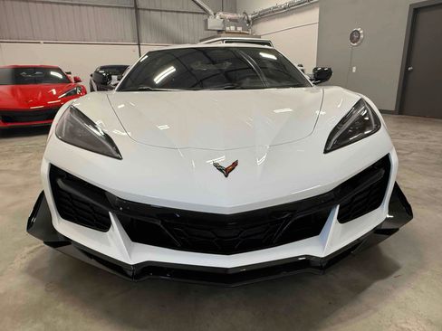 Used 2024 Chevrolet Corvette Z06 w/ Z07 Performance Package w/ Z07 Performance Package RWD image 19
