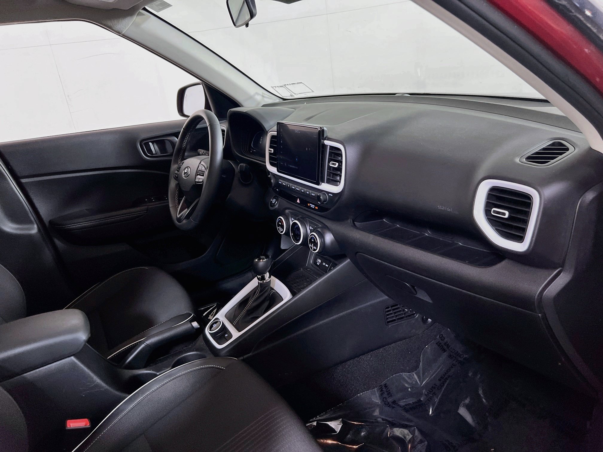 Used 2024 Hyundai Venue Limited FWD image 28