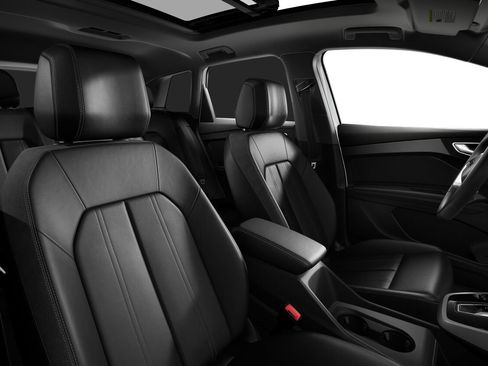 Certified 2025 Audi Q4 e-tron Premium AWD/4WD image 5