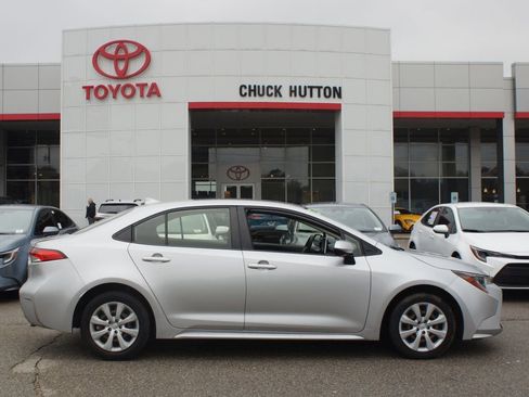 Used 2020 Toyota Corolla LE image 1