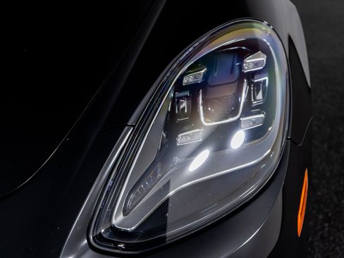 Used 2022 Porsche Panamera 4 Platinum Edition image 23