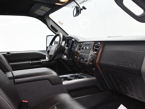 Used 2011 Ford F250 Lariat w/ Lariat Interior Pkg image 11