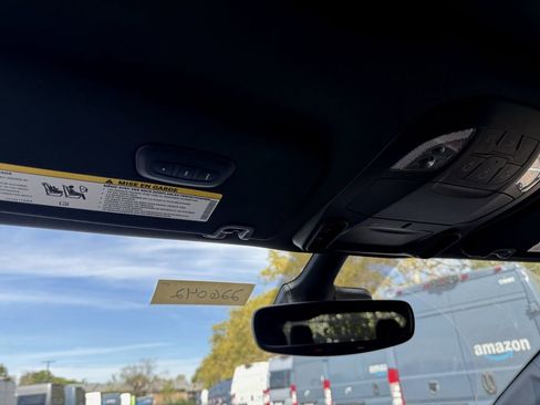 New 2026 Chrysler Pacifica Limited w/ Uconnect Theater Family Group image 28