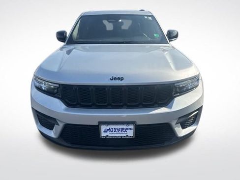 Used 2024 Jeep Grand Cherokee Altitude image 10