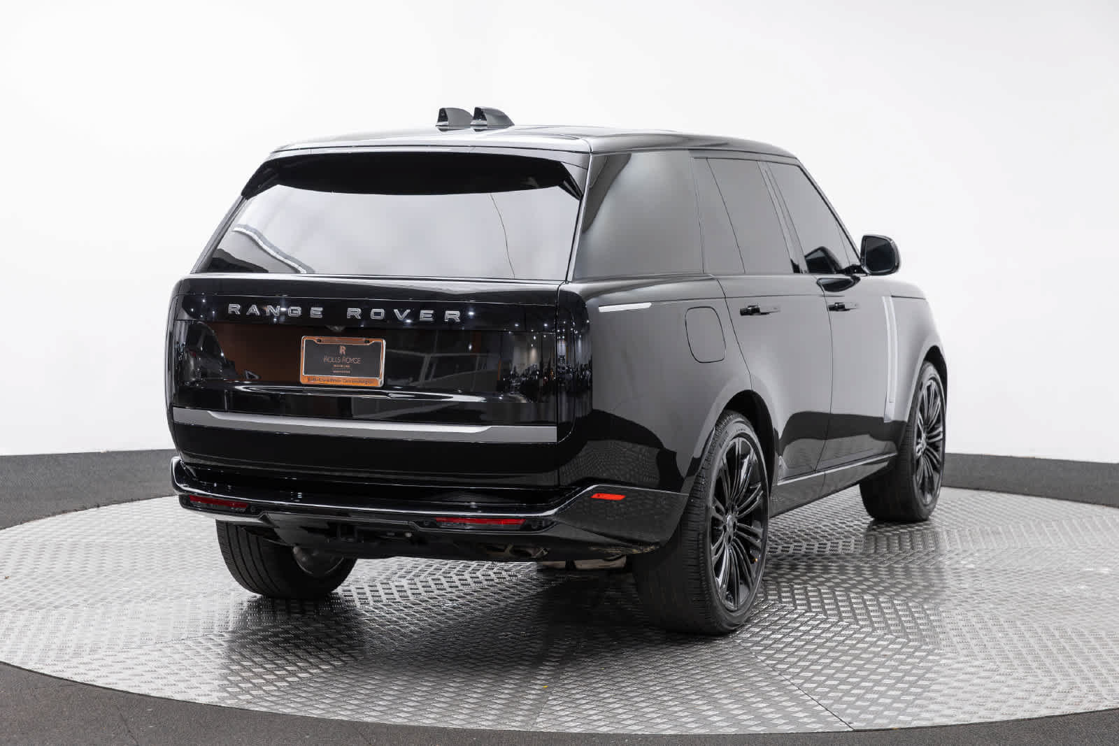 Used 2025 Land Rover Range Rover SV AWD/4WD image 7