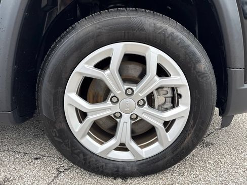 Used 2024 Jeep Compass Latitude AWD/4WD image 37