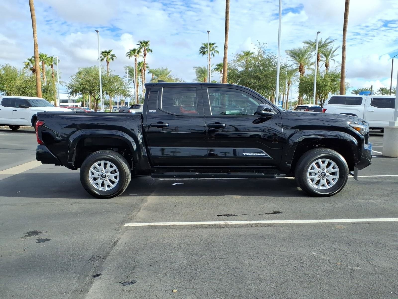 Certified 2025 Toyota Tacoma SR5 AWD/4WD image 3