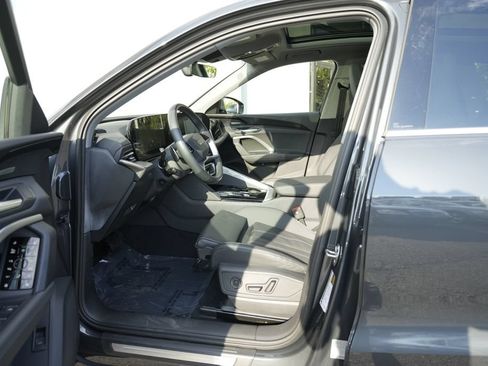 Used 2025 Audi Q5 Premium Plus w/ Premium Plus AWD/4WD image 17