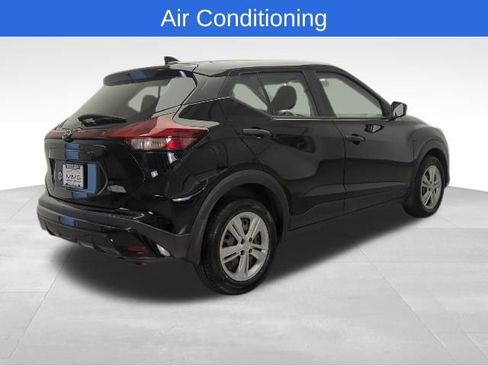 Used 2022 Nissan Kicks S image 6