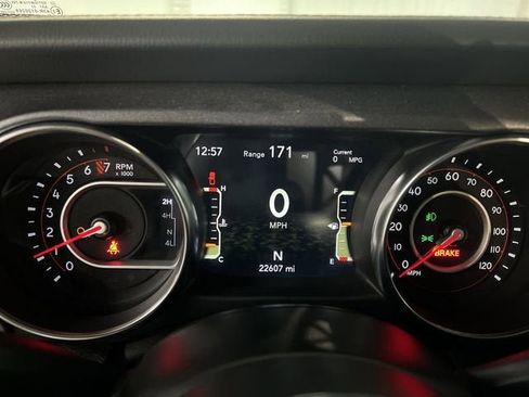 Used 2022 Jeep Gladiator Mojave w/ Cold Weather Group AWD/4WD image 12