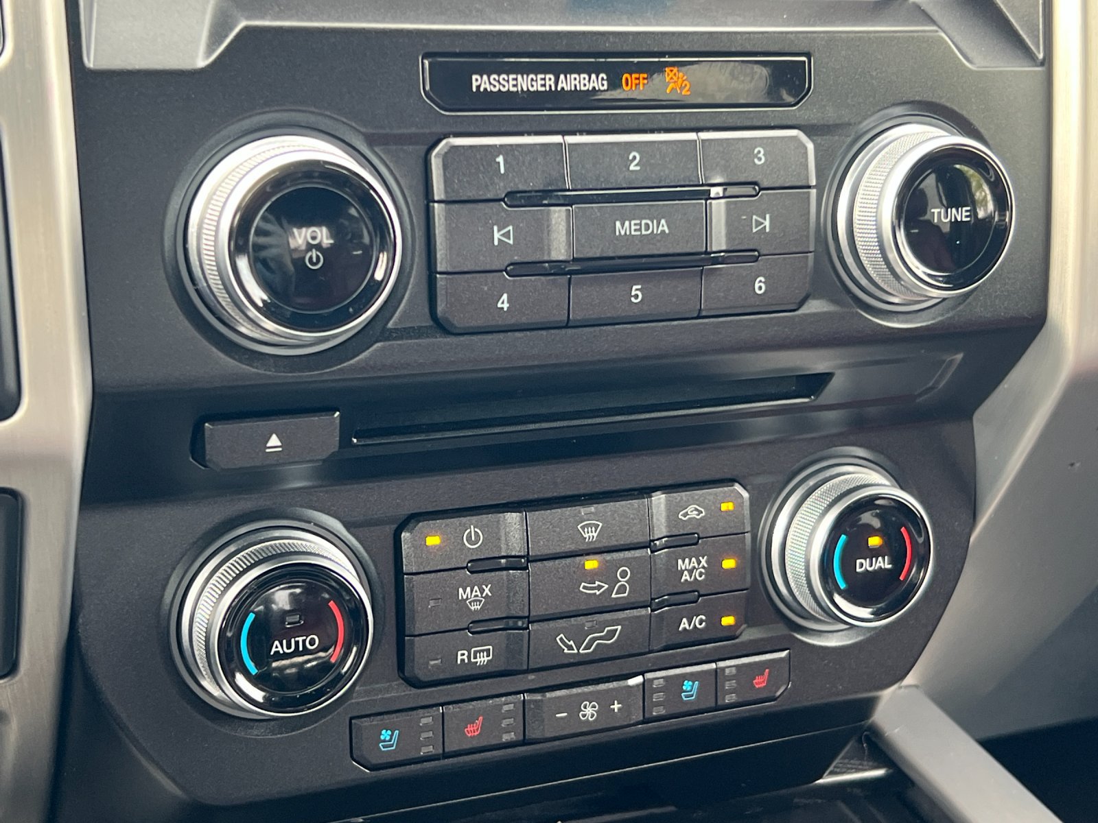 Used 2018 Ford F150 Platinum w/ Equipment Group 701A Luxury RWD image 19