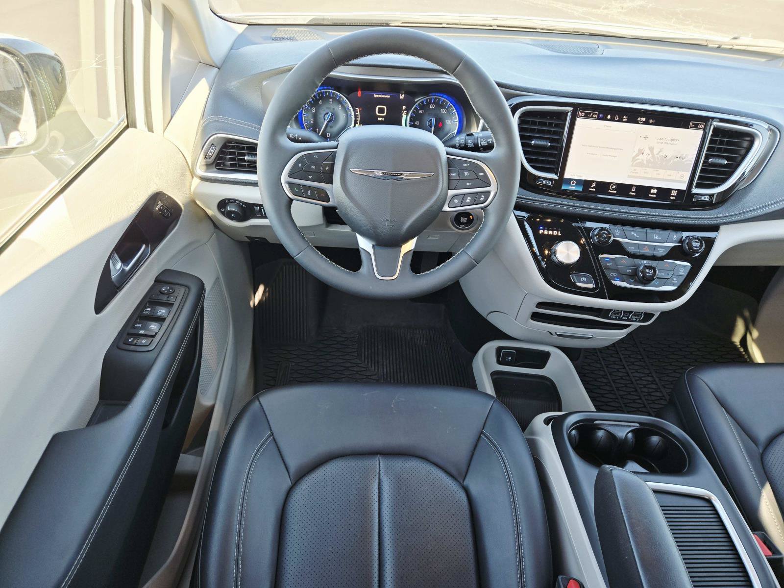 Used 2024 Chrysler Pacifica Touring-L FWD image 11