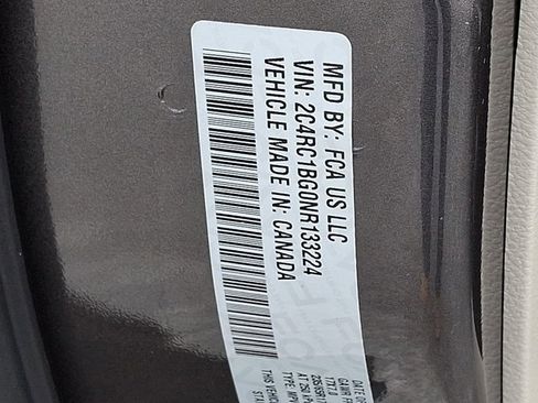 Certified 2022 Chrysler Pacifica Touring-L image 33