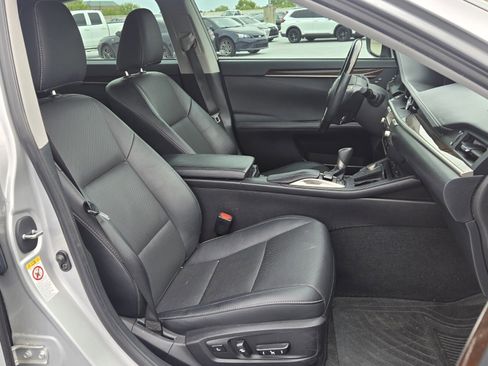 Used 2016 Lexus ES 350 w/ Navigation System Package image 12