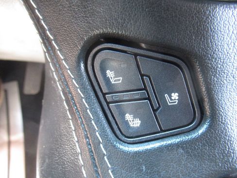 Used 2018 Chevrolet Tahoe Premier AWD/4WD image 29