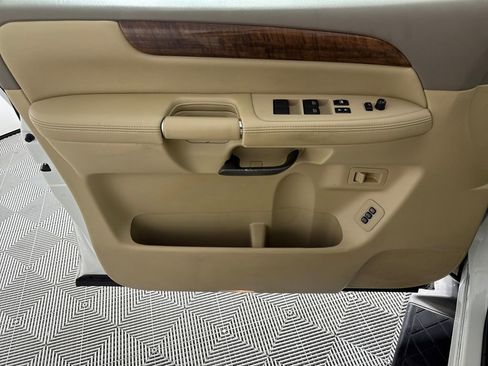 Used 2014 Nissan Armada Platinum w/ 2nd Row Captain Seat Package image 10