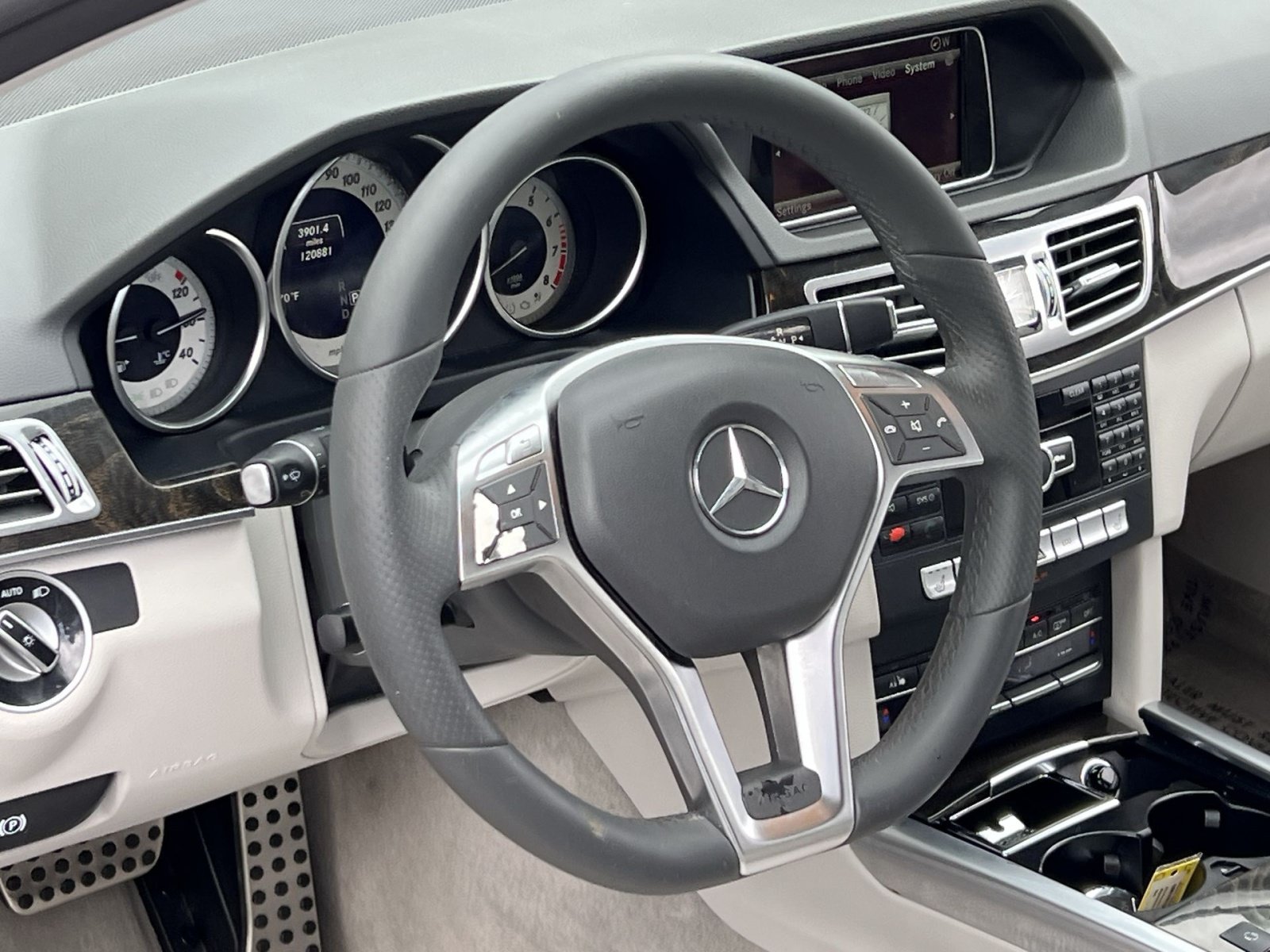 Used 2015 Mercedes-Benz E 350 4MATIC Sedan image 21