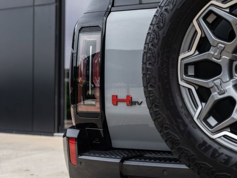 Used 2024 GMC Hummer EV 3X AWD/4WD image 14