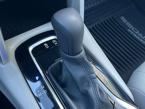 Used 2024 Toyota Corolla Cross L image 21