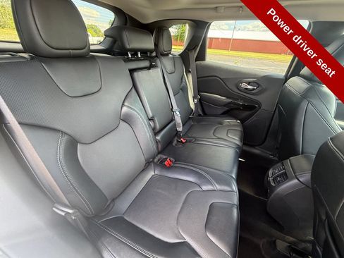 Used 2022 Jeep Cherokee Latitude Lux w/ Sun & Sound Group AWD/4WD image 40