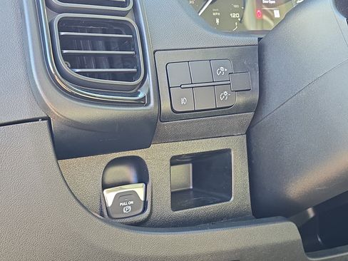 Used 2025 RAM ProMaster 2500 w/ Convenience Group image 14