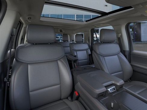 New 2025 Ford Expedition Active image 10