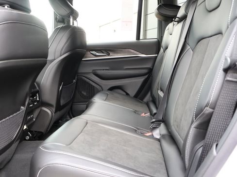 New 2026 Jeep Grand Cherokee Altitude AWD/4WD image 18