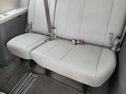 Used 2017 Toyota Sienna XLE Premium FWD image 33