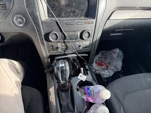 Used 2018 Ford Explorer XLT w/ Equipment Group 201A image 9