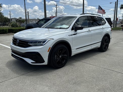 Certified 2023 Volkswagen Tiguan SE R-Line FWD image 8