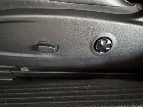 Used 2016 Dodge Challenger SXT Plus RWD image 31
