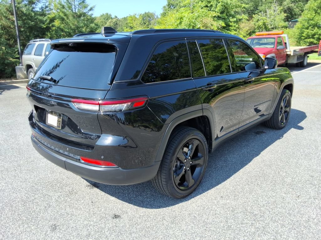 Used 2023 Jeep Grand Cherokee Limited w/ Luxury Tech Group II AWD/4WD image 5