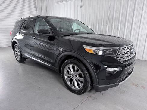 Used 2022 Ford Explorer Limited w/ Equipment Group 301A RWD image 3