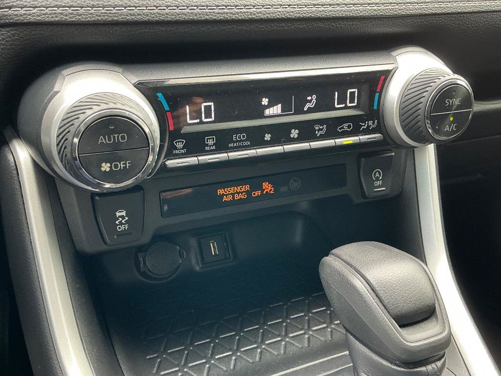 Used 2021 Toyota RAV4 XLE FWD image 22