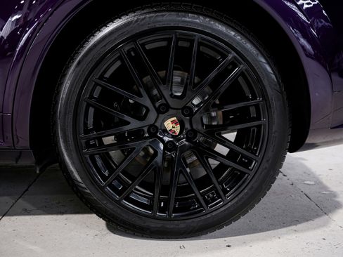 Used 2024 Porsche Cayenne S image 57