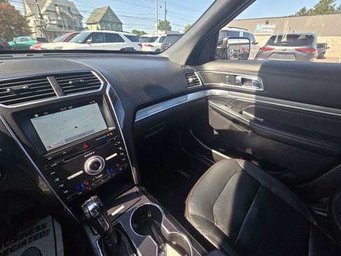 Used 2018 Ford Explorer Sport w/ Equipment Group 401A AWD/4WD image 12