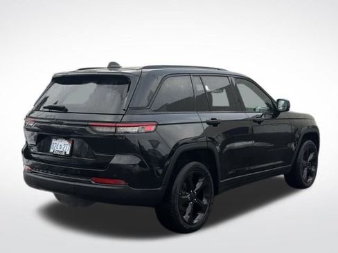 Used 2022 Jeep Grand Cherokee Altitude image 5