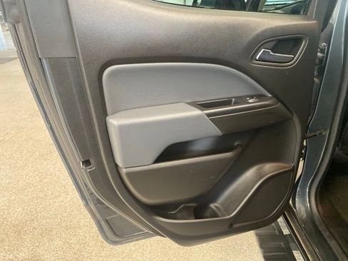 Used 2017 Chevrolet Colorado Z71 AWD/4WD image 26