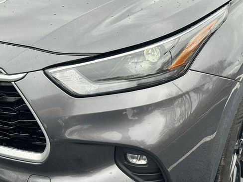 Used 2022 Toyota Highlander XLE image 11