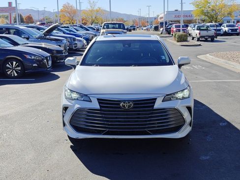 Used 2020 Toyota Avalon XLE image 2