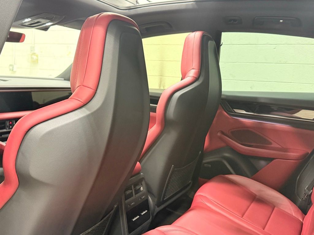 Used 2025 Porsche Macan 4S Electric w/ Premium Package AWD/4WD image 30
