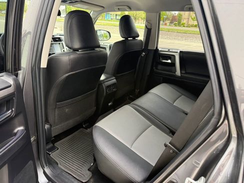 Used 2022 Toyota 4Runner SR5 Premium image 17